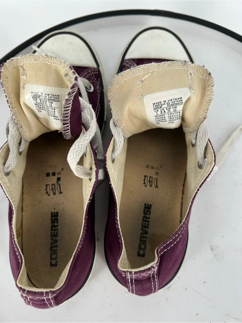Converse Chuck Taylor All Stars Kids Low Top‎ Sneakers in Plum with White Laces